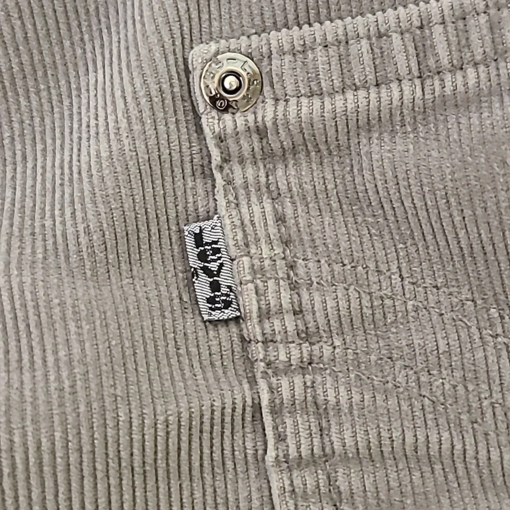 - Levis Vintage 70s/80s Grey Cordoroy 38x31